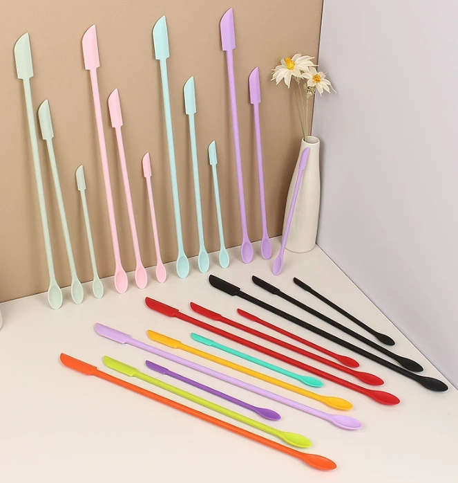 Spatule en silicone à manche l - Kitchen Gadgets Under 100 avis et prix